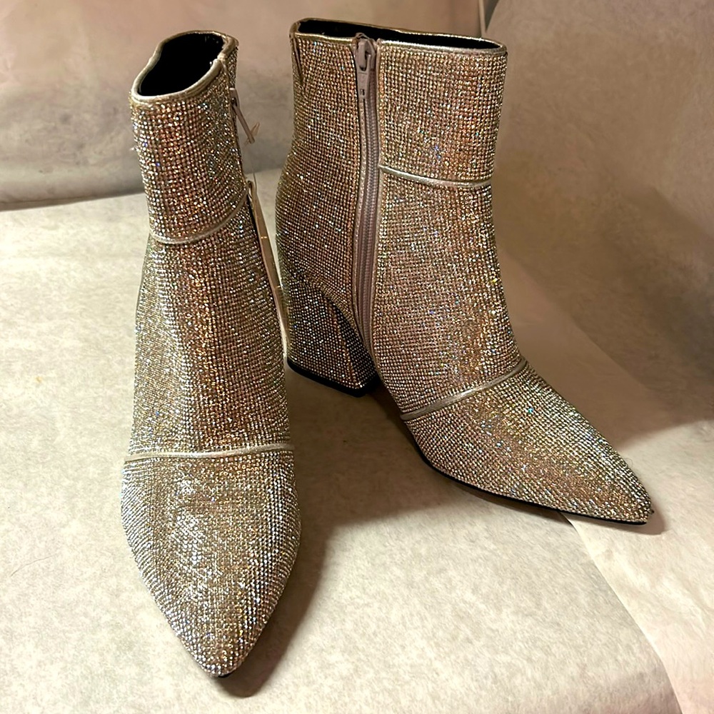 9.5 New with Tags Calin/Silver Rhinestone Boots